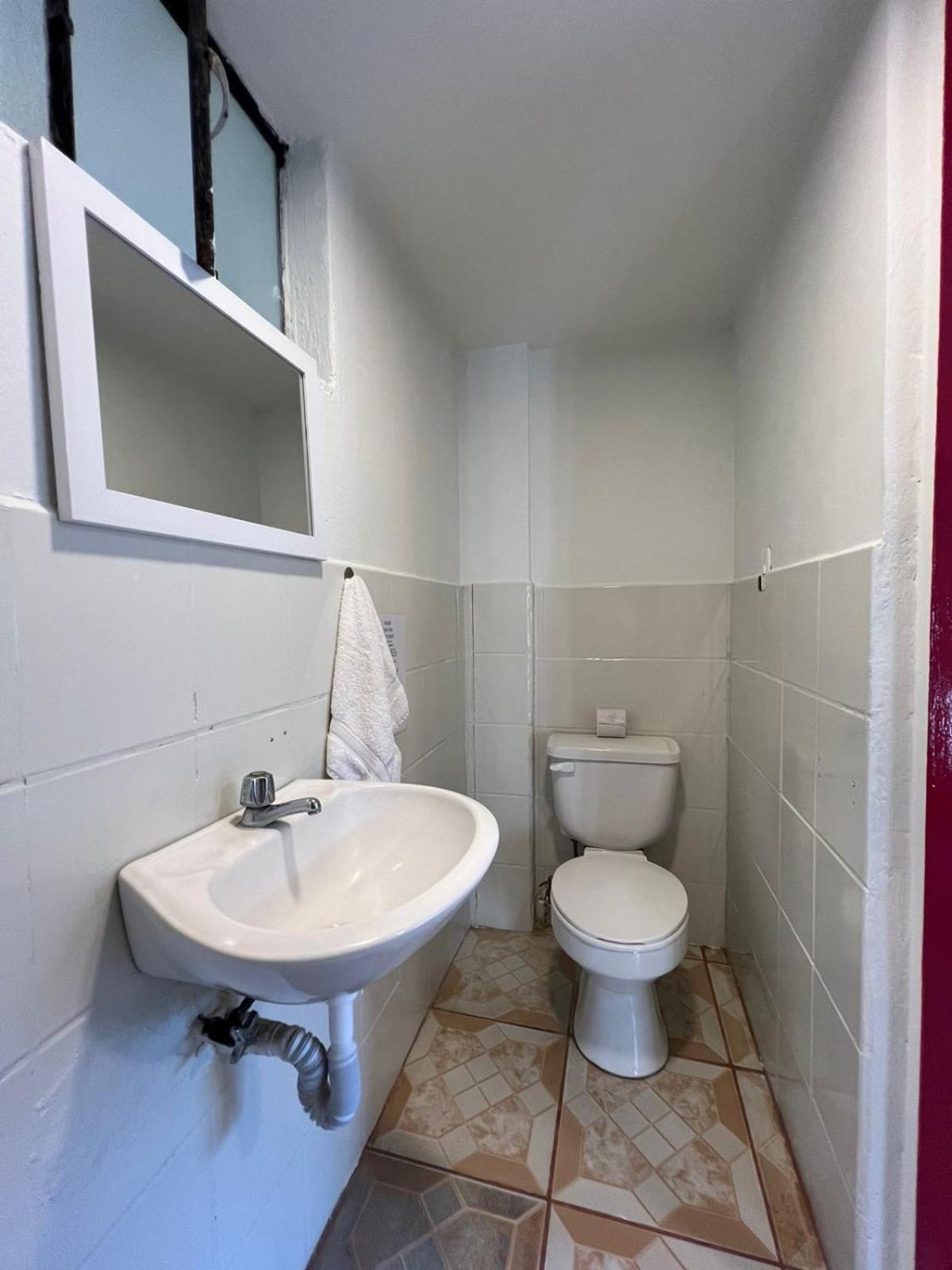 The Urban Getaway - 4 Bedrooms 3 Bath * Banos (Tungurahua)