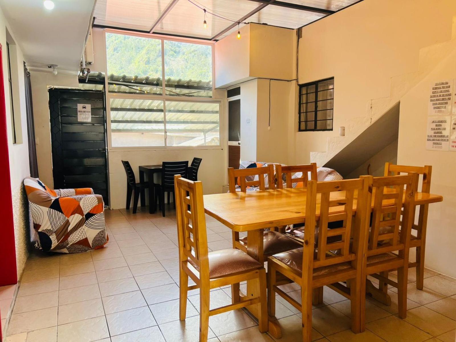 The Urban Getaway - 4 Bedrooms 3 Bath * Banos (Tungurahua)