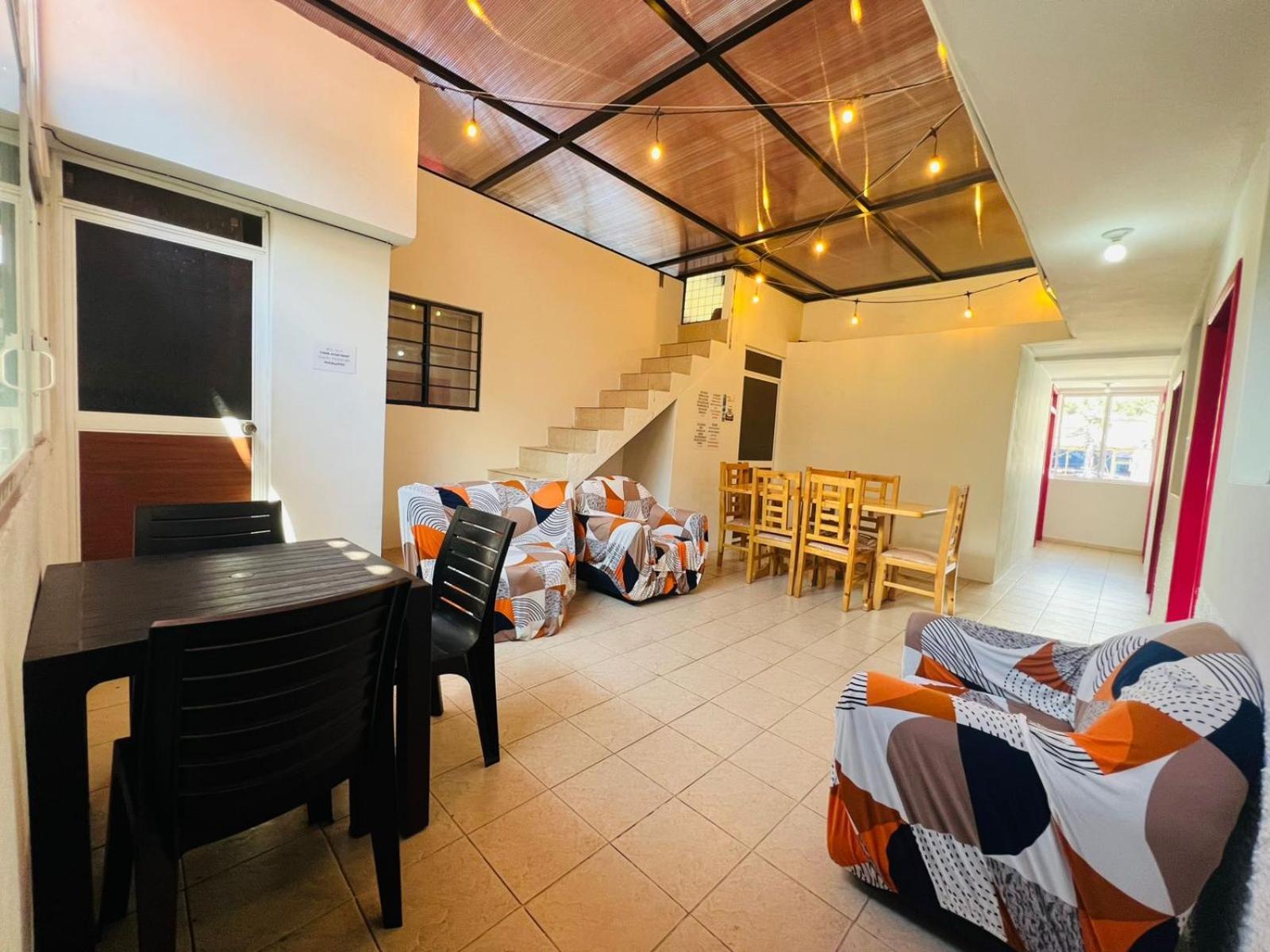 The Urban Getaway - 4 Bedrooms 3 Bath Apartment *